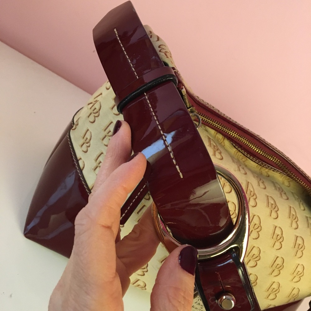 Dooney & Bourke Bag. - Picture 7 of 8